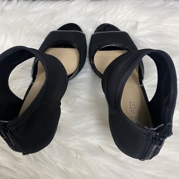 Nine West Women’s Garofalo Peep Toe Hooded Heel Pump Size 9 Black Elastic Zip Up - Picture 6 of 8